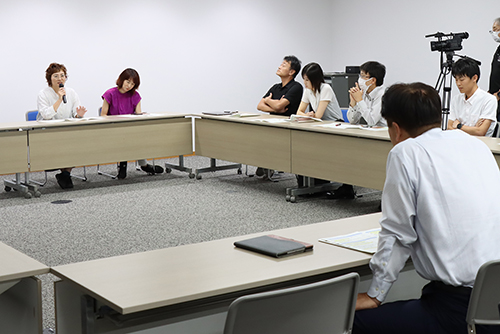 参加者から人口減少に関する現状や課題、提言が出された