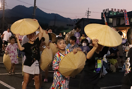 湯免ふれあいセンター駐車場で、湯免温泉まつりが開催されました