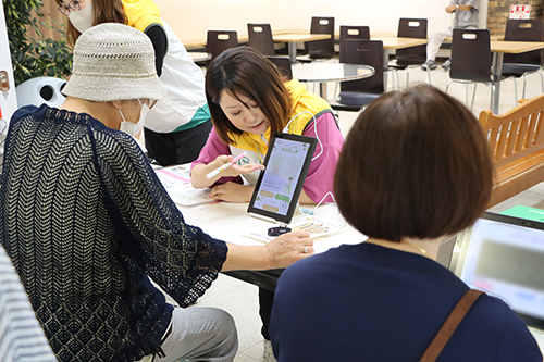 血圧測定、骨密度測定、ベジチェック
