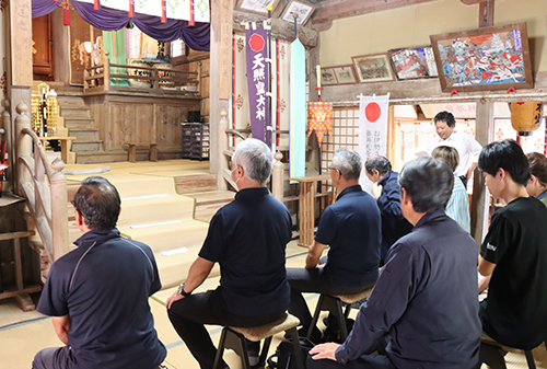 安全祈願祭には関係者ら９人が参列