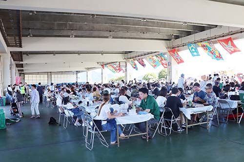 会場は多くの来場者でにぎわった