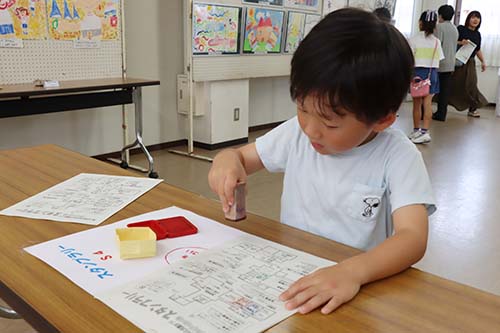 展示会場をまわって抽選くじを取得できるスタンプラリーも実施