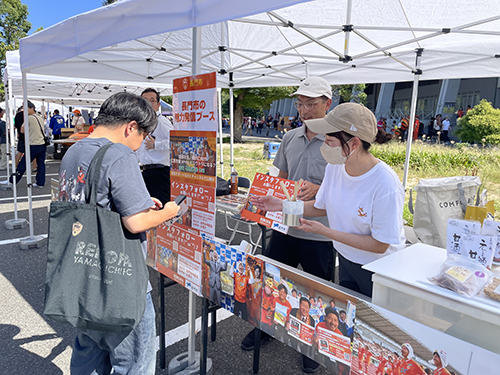 長門市ブースでは、長門市特産品が当たる抽選会が行われた