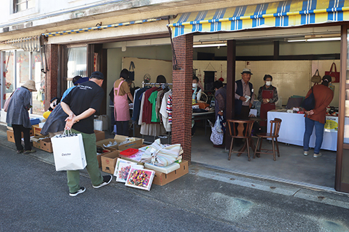 日置まちづくり協議会が主催で、芸術や食に満足な一日になりました
