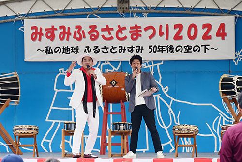 山口県住みます芸人のぶるぼんさんの司会でまつりがスタート
