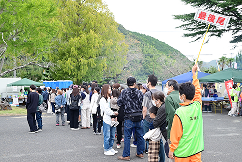 みすみ☆夢☆抽選会では朝から長蛇の列が