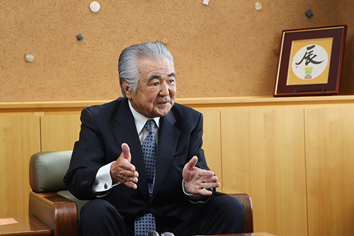 観光施策について話す大谷会長
