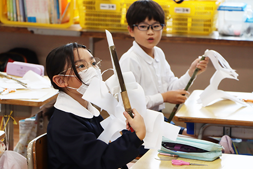 神楽を舞う際に持つ「御幣」づくり体験