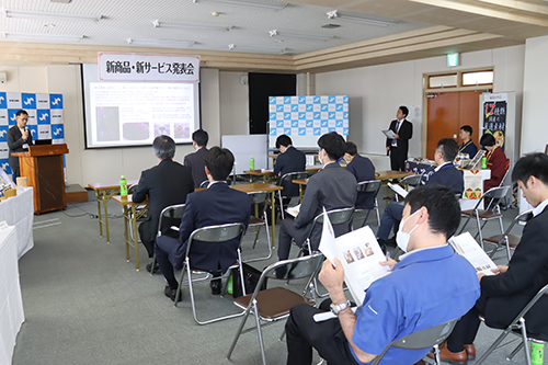 5分間のプレゼンテーションで新商品の魅力を紹介