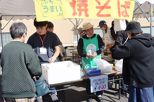 俵山地区の特産品などが販売