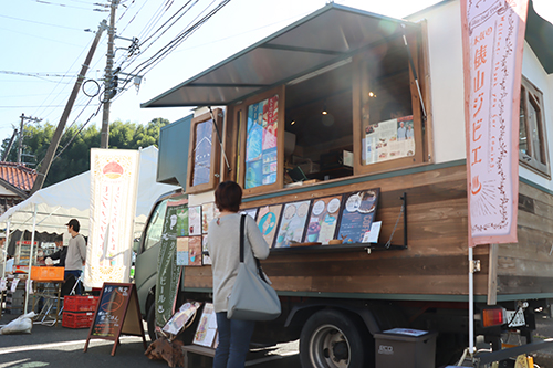 キッチンカーも並んだ