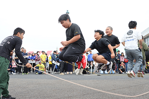 毎年恒例の長縄跳び大会