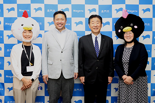 長門市を表敬訪問した小林氏（写真左から2人目）