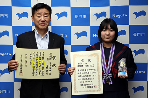 河野彩美さんが全日本中学生女子相撲大会に出場し、準優勝しました