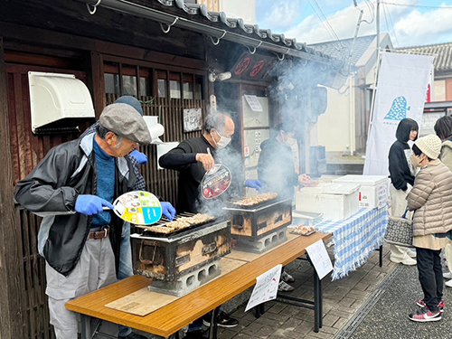毎年行列ができるやきとり