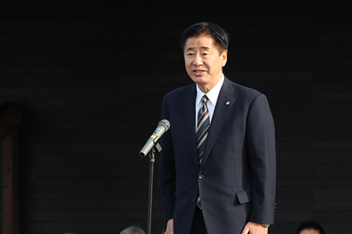江原市長が「市民の皆さんが安全・安心に過ごせるようお願いします」あいさつ