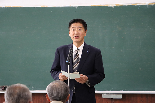 「「地場産業が活躍する、活力あるまち 」の実現を目指します」と話す江原市長
