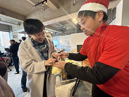 最後は長門ゆずきちとアロマのプレゼントが贈られた