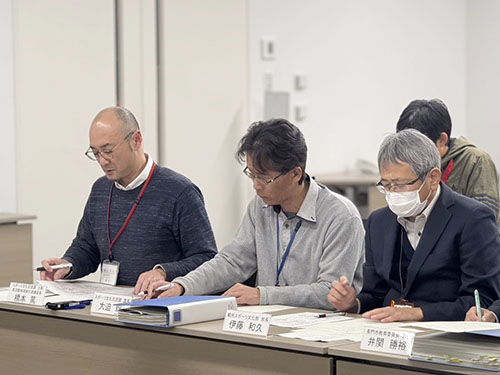 事務局から、種目、チーム編成の決定やスケジュールなどについて説明された