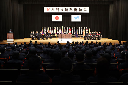 消防団や婦人防火クラブなど消防関係者ら約500人が出席