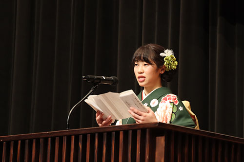 二十歳の声を発表した山田梨菜さん