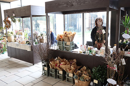 花の展示や直売会も行われた