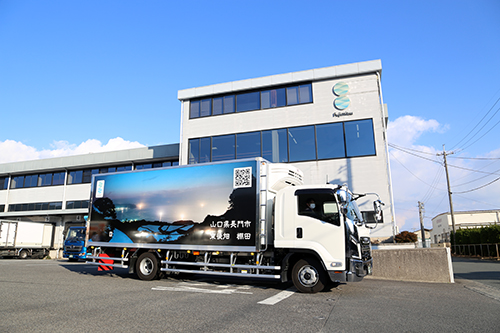 トラックは福岡・佐賀の流通センターに向け、一日一往復する予定です。