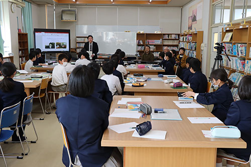 総合的な学習の時間で「大津あきらの生き方とわたし」をテーマに学んだ