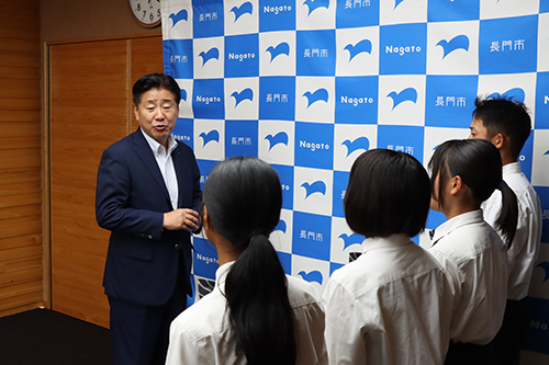 江原市長から激励の言葉が贈られた