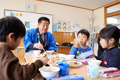 市内すべての保育園・幼稚園で鯨の竜田揚げが提供されました