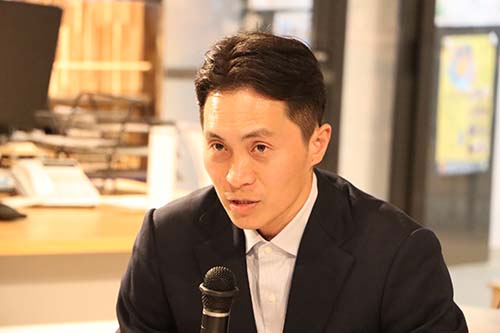 発起人代表の福永篤史さんがあいさつ