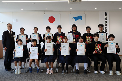 文化の部・体育の部あわせて11組が受賞