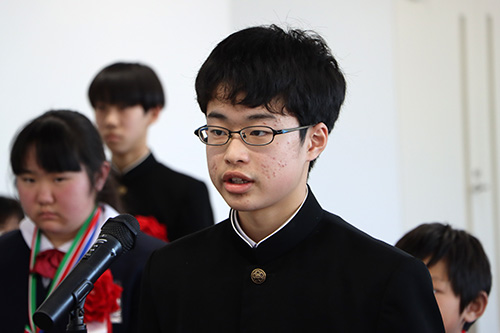 受賞者代表でお礼の言葉を述べた仙崎中学校2年の吉田侑理さん
