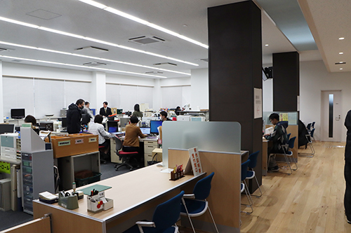 油谷支所新庁舎の窓口の様子