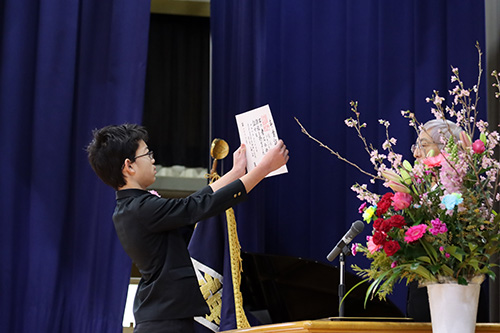 市内小学校212人が卒業を迎えました