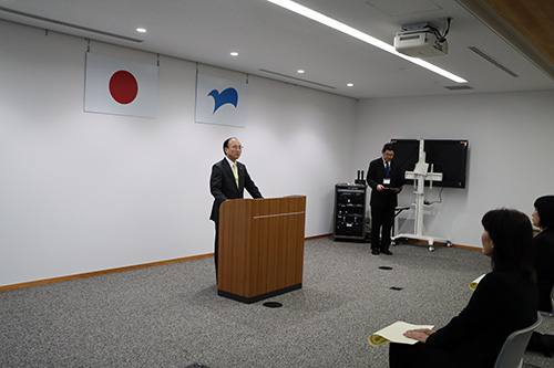 伊藤教育長から退職者へ、感謝とねぎらいのことばが贈られました