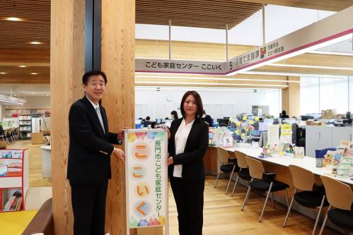 「ここいく」看板設置の様子