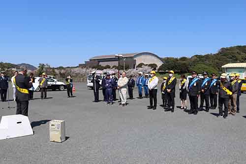 春の交通安全運動街頭キャンペーンが開催され、市内の企業や団体が参加