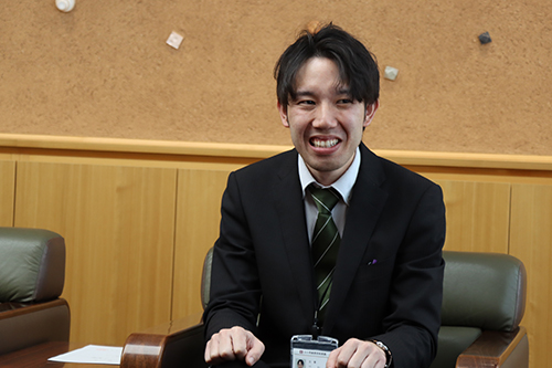 「納期内納税の強化に務めていきたい」と抱負を語る森主事