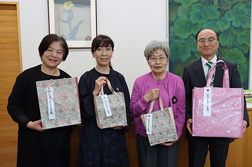 市内小中学校に生理用品を寄付