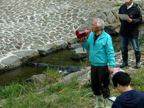 坂水会長が「私たちの活動が実を結び以前よりさまざまな魚が戻ってきた」とあいさつ