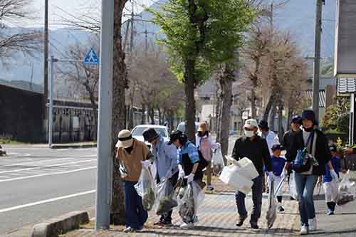 観光客に気持ちよく観光してもらいたいと頑張る皆さん