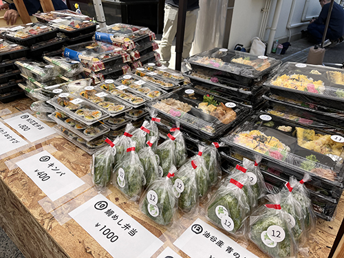 仙崎の特産品などが使われたお弁当が並んだ