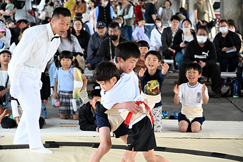 子ども相撲の様子