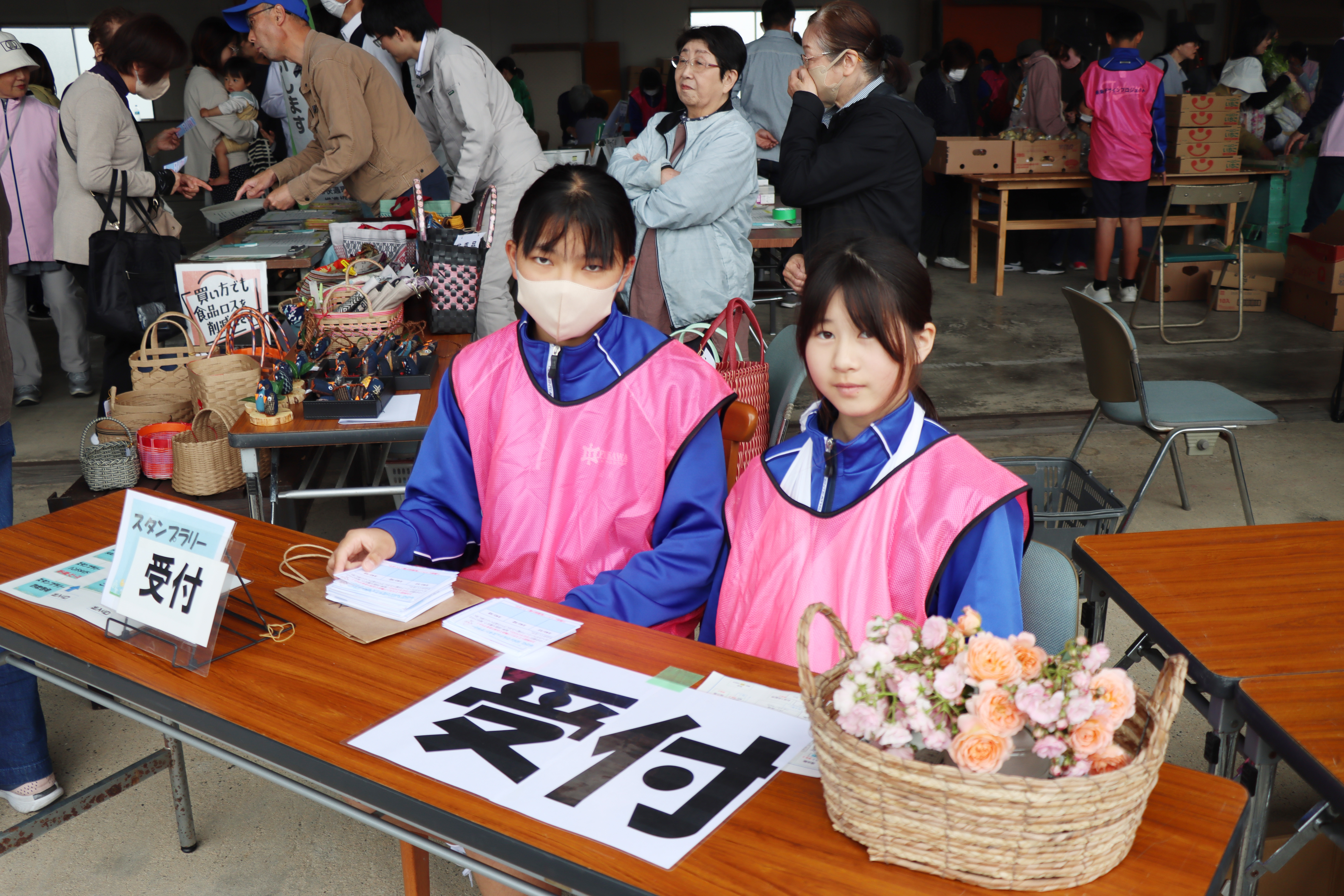 中学校の生徒もボランティアスタッフとしてイベントに参加