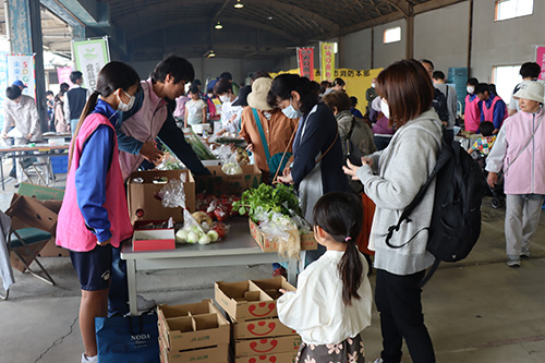 毎年人気の「訳あり旬野菜」販売