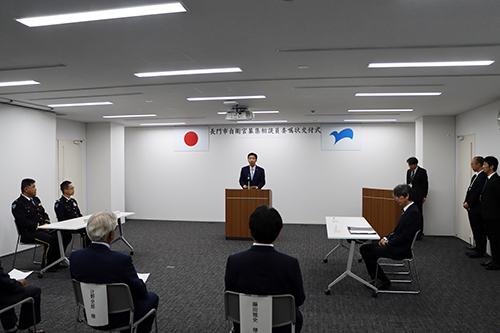 江原市長が挨拶を行う様子