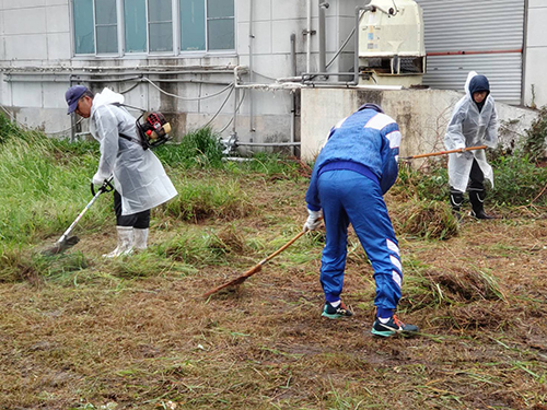 雨天の中で作業