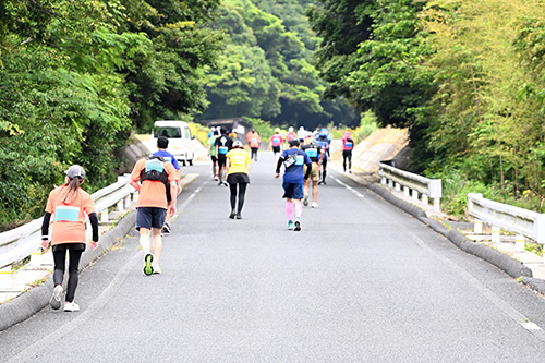激坂に挑戦する選手たち