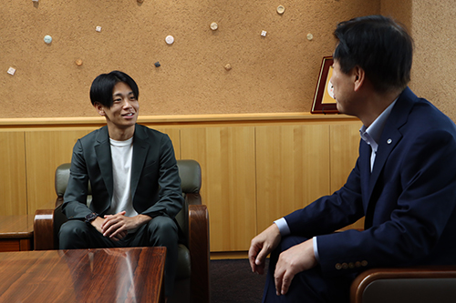 ゲストランナーの神野大地さんが表敬訪問